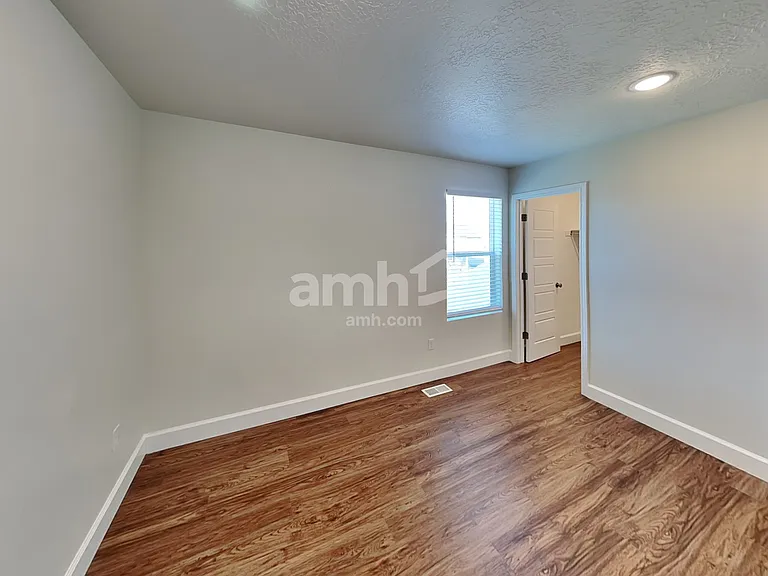 1339 E White St — Photo 15