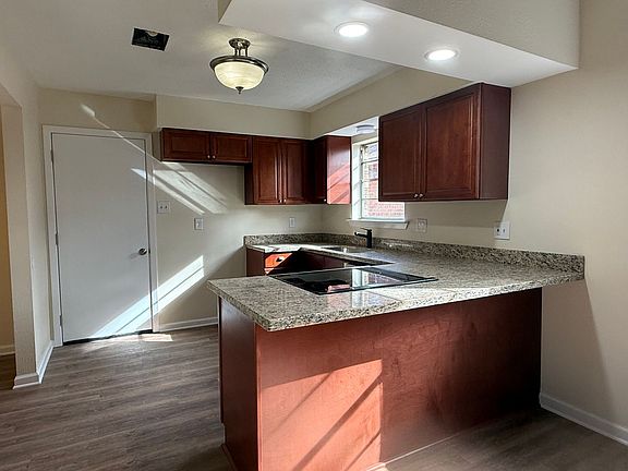 3rd image of 101 Marin Cir