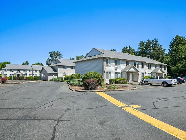 Madras Apartments — Photo 14