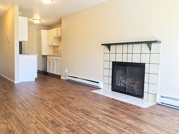 4th image of 912 N 96th St #321