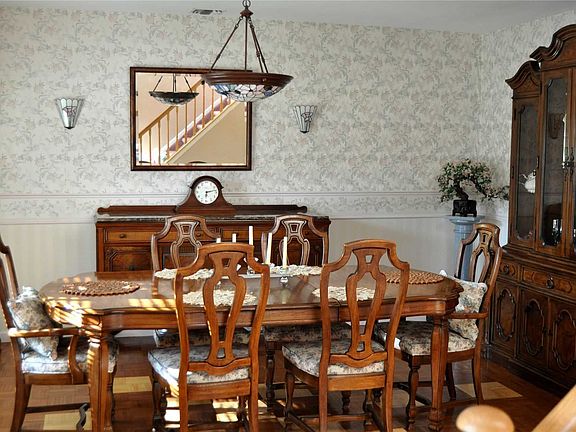 5th image of 1 Drumlin Ct