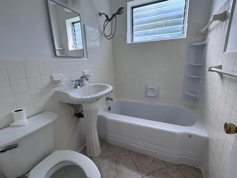 4310 NE 13th Ave — Photo 10