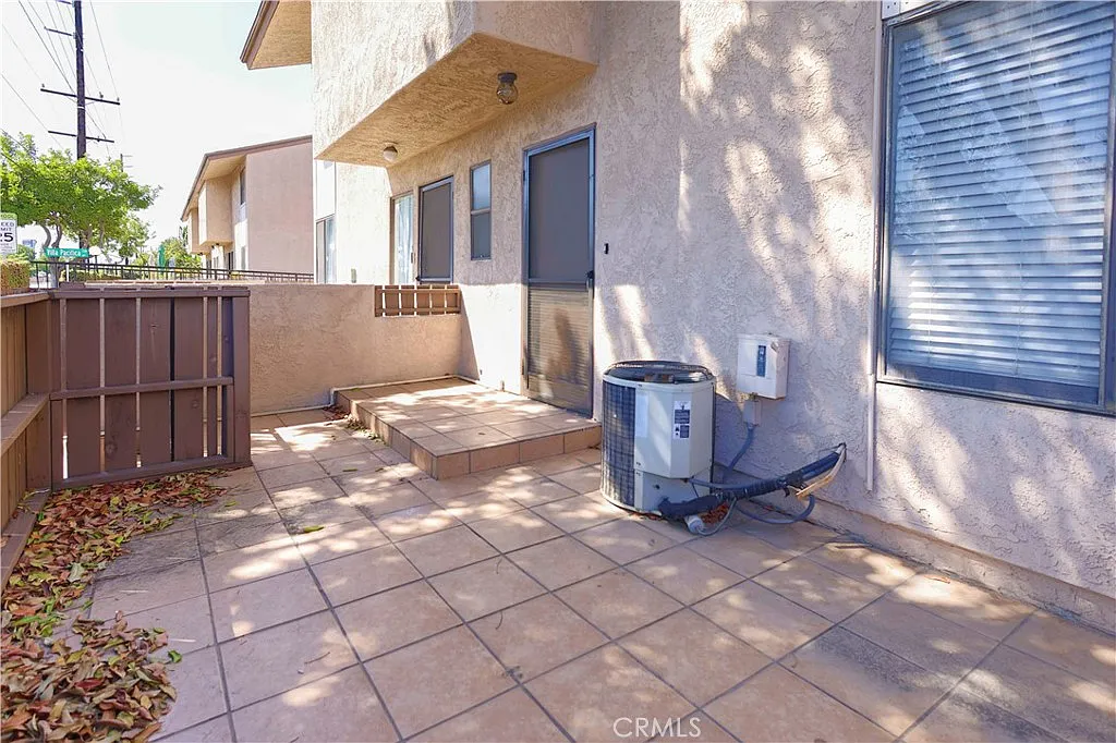 2 bed, 2.5 bath, 1273 sqft, $3,150 — Photo 4