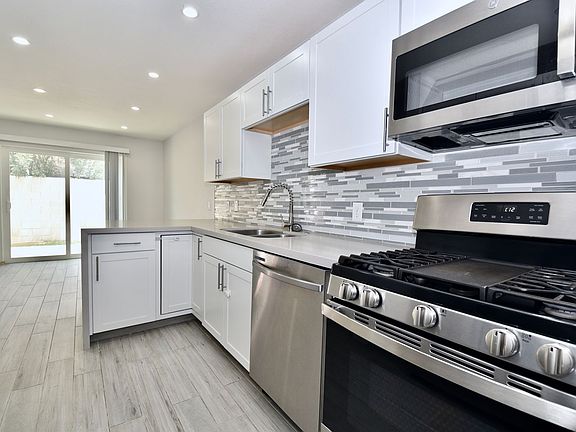 4th image of 8425 Majestic View Ave