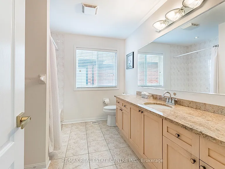 3339 Crompton Cres — Photo 39