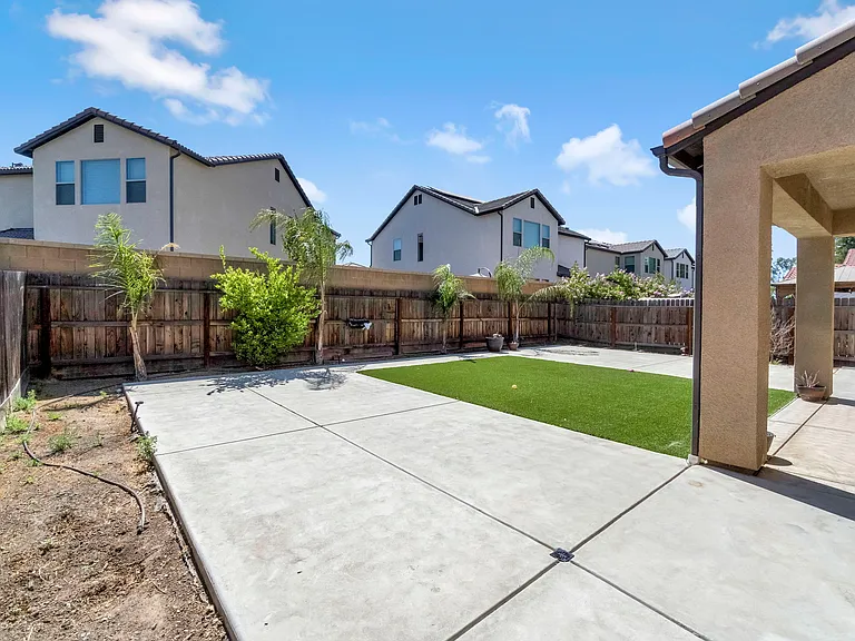 1683 N Ryan Ave — Photo 31