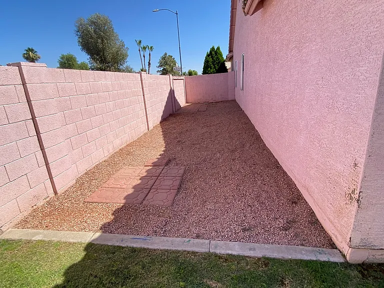 3358 E Wickieup Ln — Photo 40