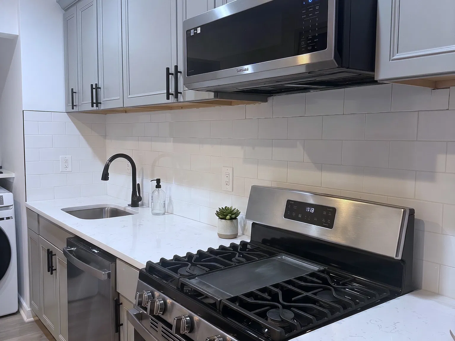 5 bed, 3000 sqft, $3,375 — Photo 2