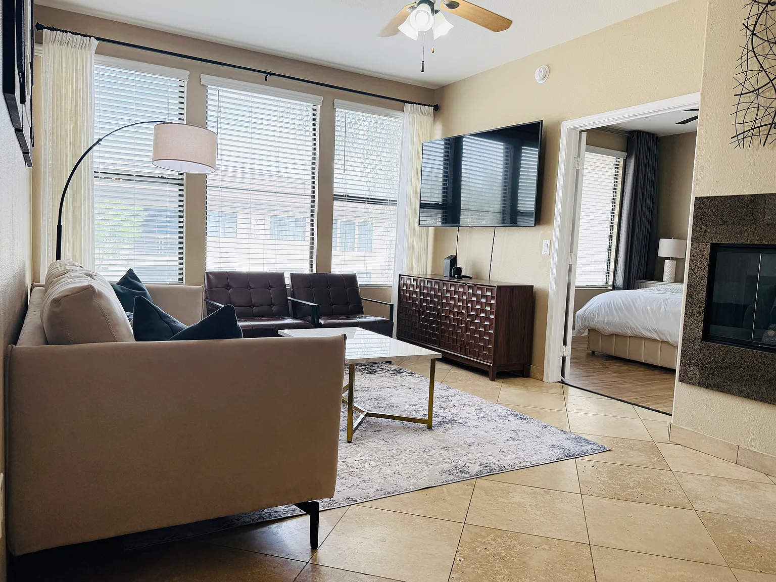 2 bed, 1009 sqft, $4,500 — Photo 3