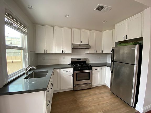 4th image of 837 Clement St