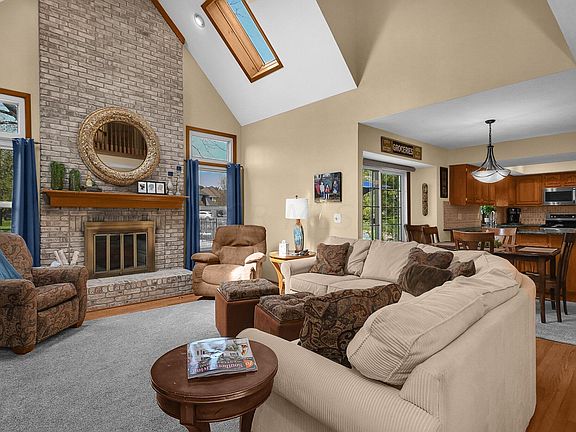 4th image of 12627 Oakmere Dr NW