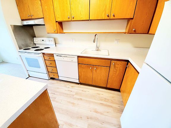 3rd image of 407-932 Peninsula Ave #407