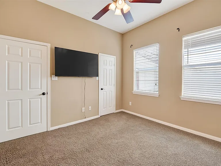 2804 Chenevert St — Photo 27