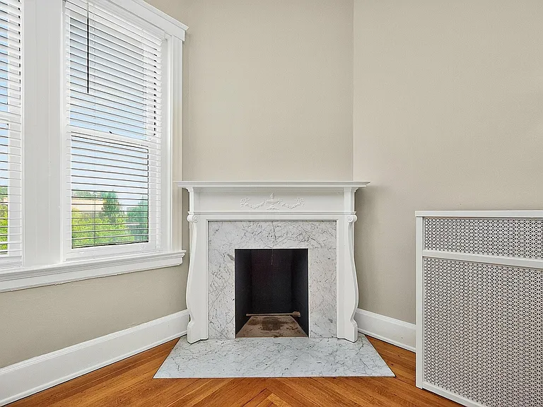 Clermont Condominiums — Photo 9