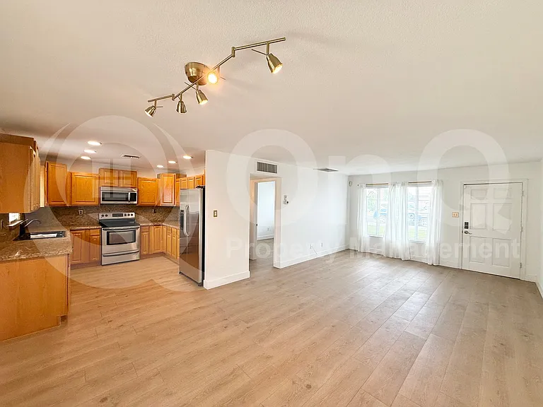 505 E El Camino Dr — Photo 6