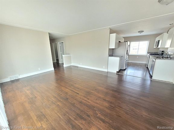 4th image of 21741 Church St