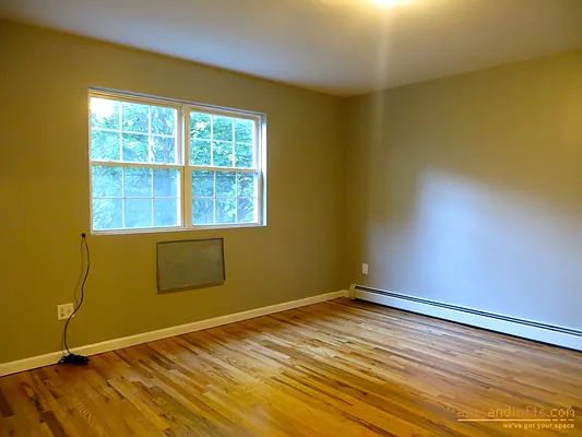 Rented by aptsandlofts.com | media 6