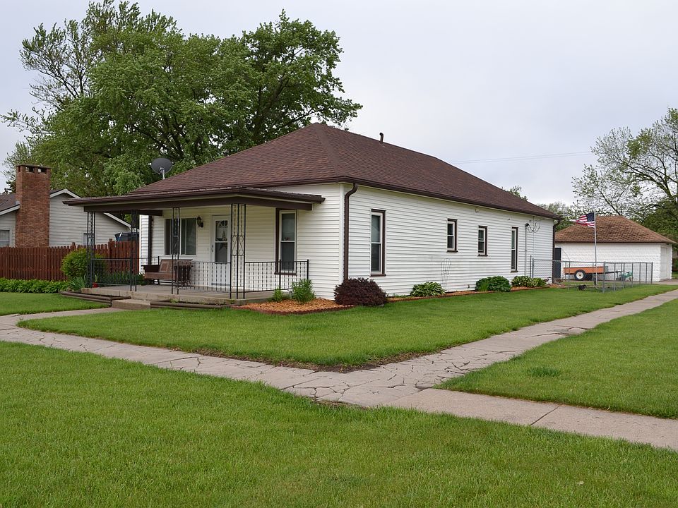 1st image of 889 N 10th St