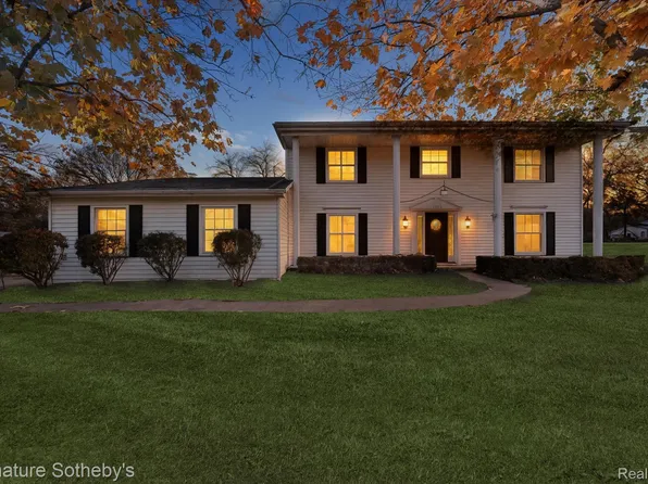 1926 Hickory Bark Ln, Bloomfield Hills, MI 48304