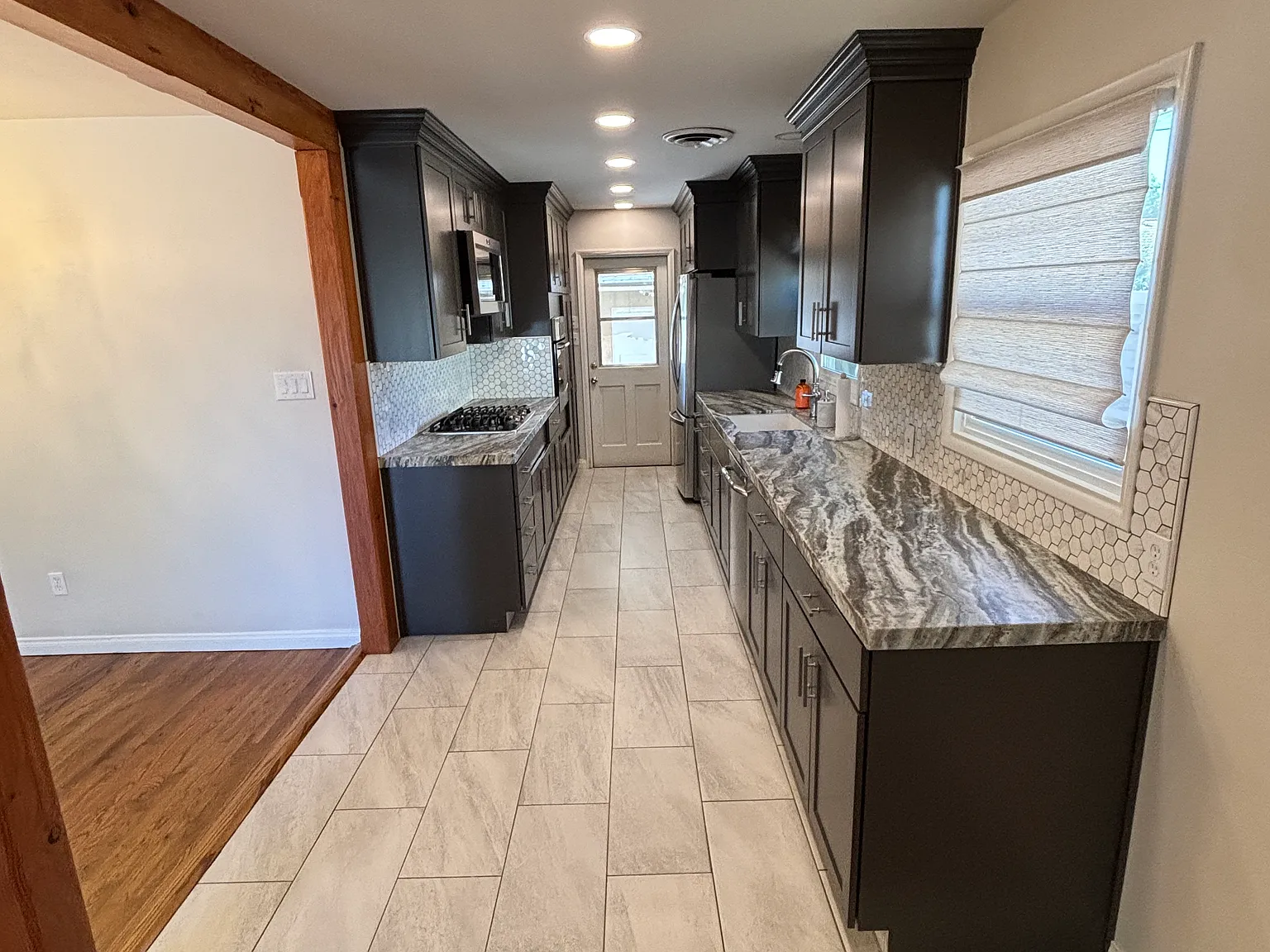 3 bed, 1076 sqft, $2,400 — Photo 4