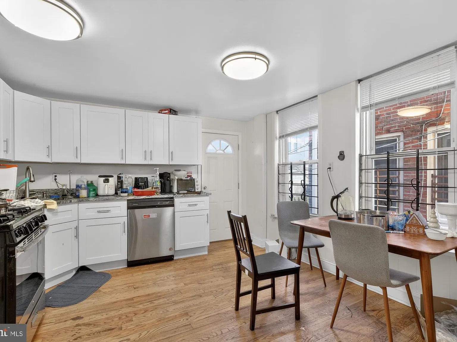 6 bed, 3.0 bath, 2500 sqft, $6,680 — Photo 1