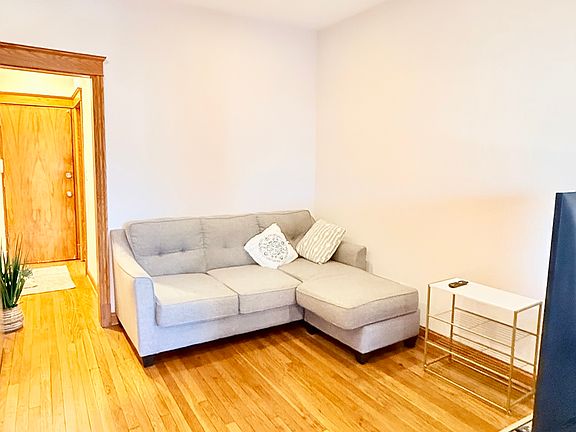 5th image of 3938 N Ashland Ave APT 3R