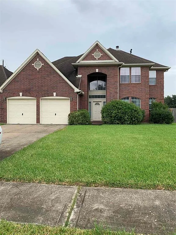 5 bed, 3.0 bath, 3120 sqft, $2,545 — Photo 2