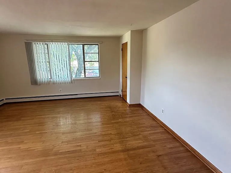 4020 Nancy Dr — Photo 3