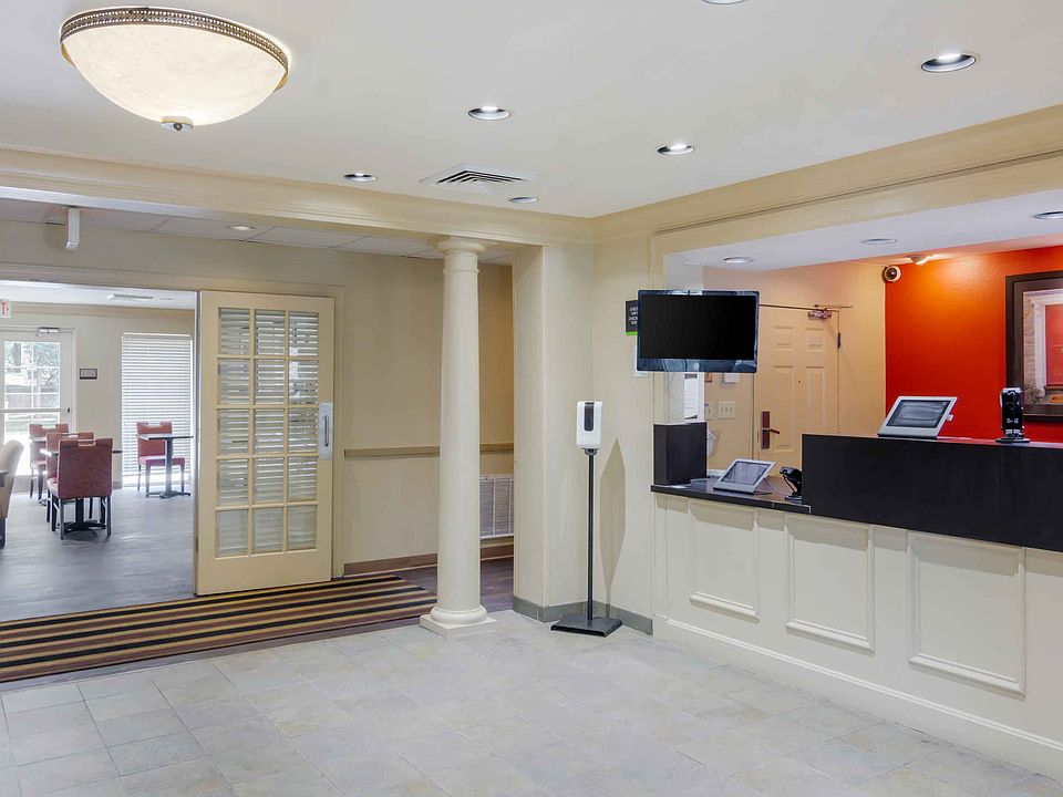 Lobby and Guest Check-in