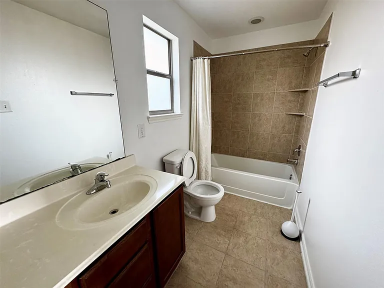 7540 Connemara Dr — Photo 12