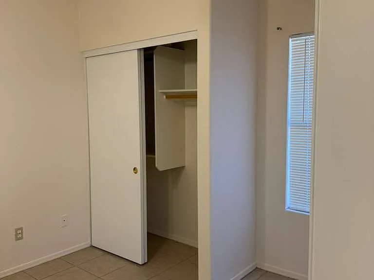 1181 W Chicago St — Photo 32