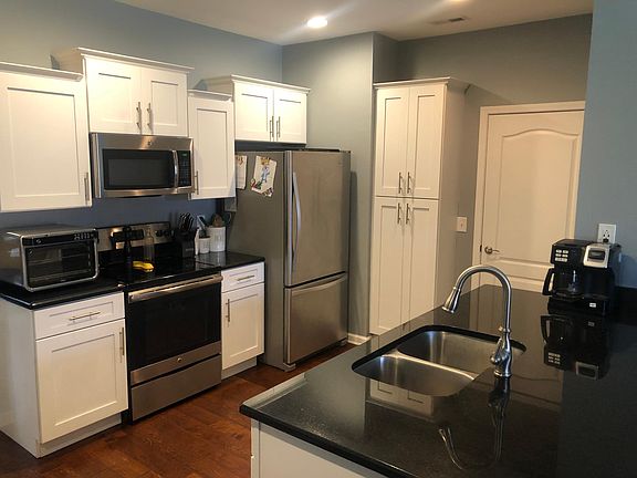 Granite/stainless steel appliances
