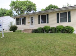 337 Cherry Hill Rd NW, Cedar Rapids, IA 52405