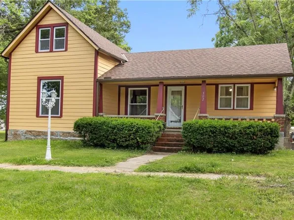 302 Pearl St, East Lynne, MO 64743