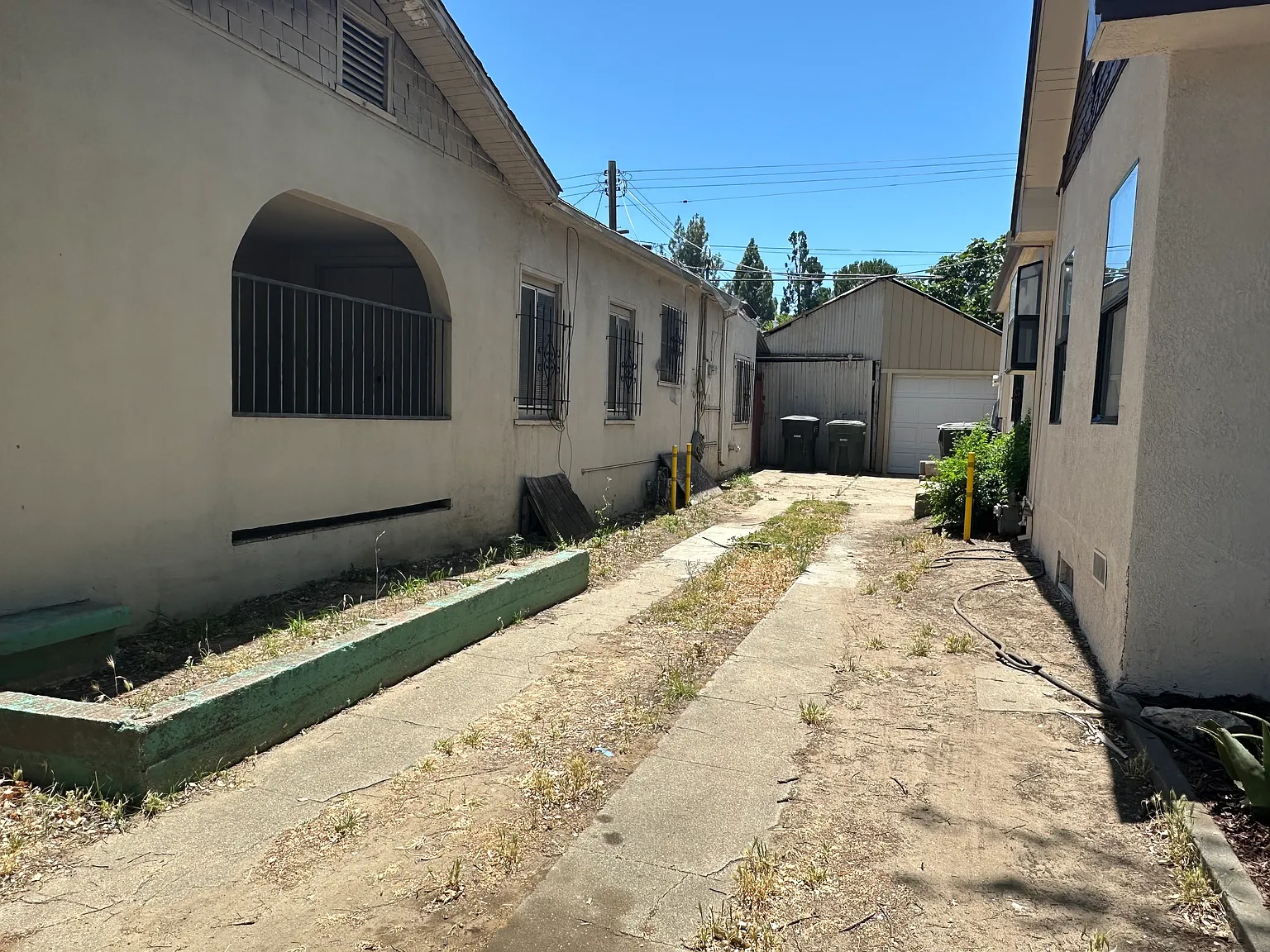 3 bed, 1177 sqft, $2,650 — Photo 2