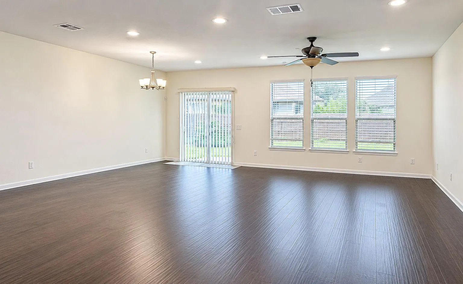 3 bed, 2.0 bath, 1890 sqft, $2,200 — Photo 4