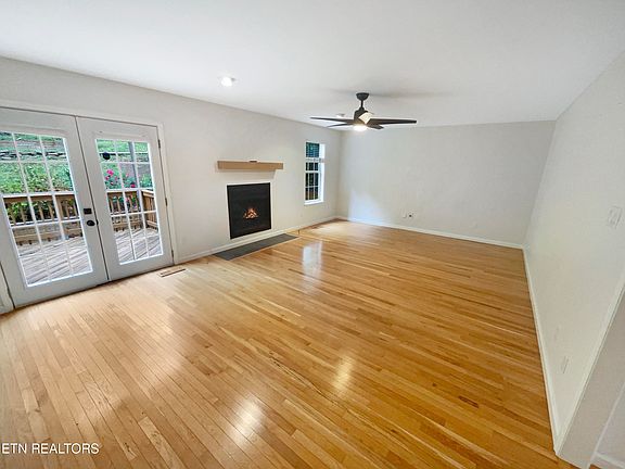 3rd image of 1021 Turnberry Dr