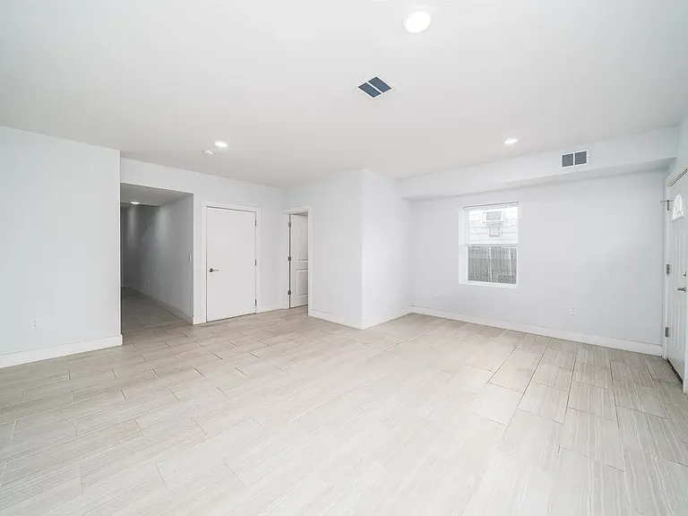 170 Webster Ave #1 — Photo 15