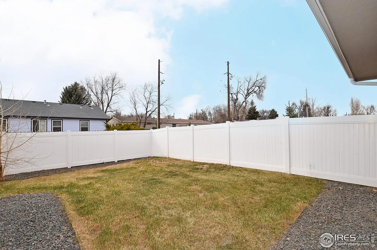 3 bed, 1988 sqft, $2,415 — Photo 4