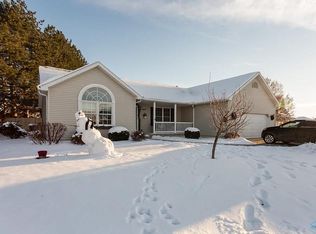 1401 Riverwalk Ct, Waterville, OH 43566
