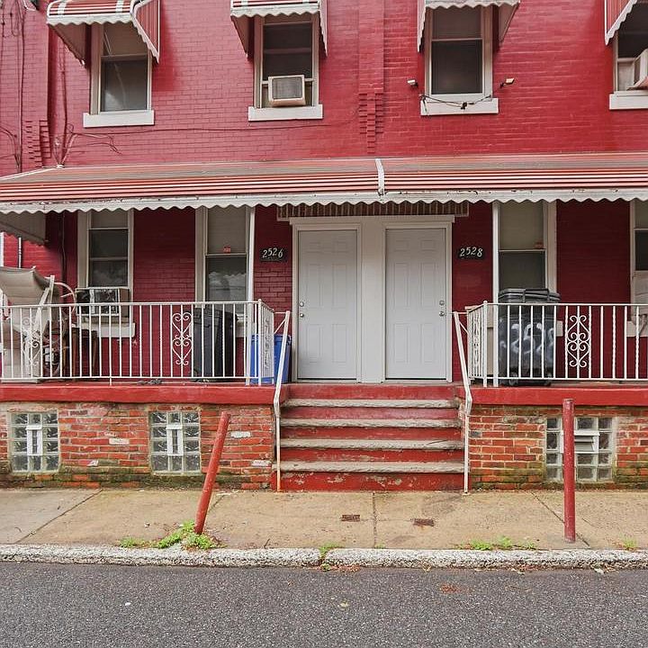 1st image of 2528 W Sergeant St