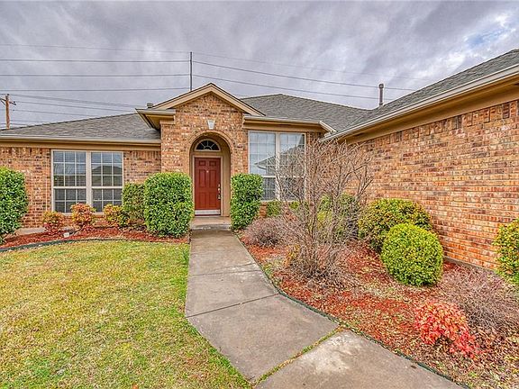 2nd image of 308 Lone Oak Dr