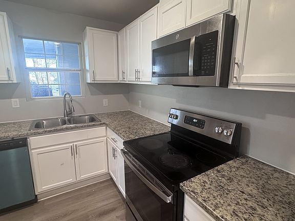 5th image of 3503 Division St