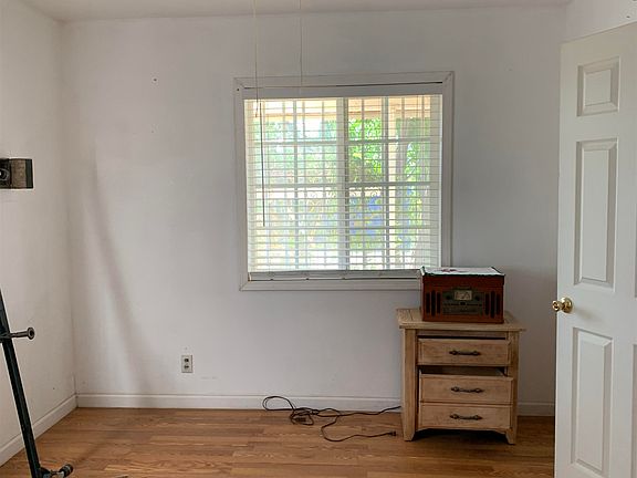 5th image of 1209 S Elm Ave