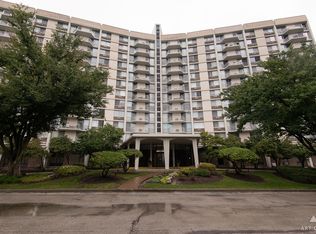 20 N Tower Rd APT 9E, Oak Brook, IL 60523
