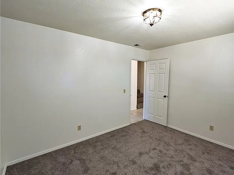 1813 Newport Ave — Photo 20