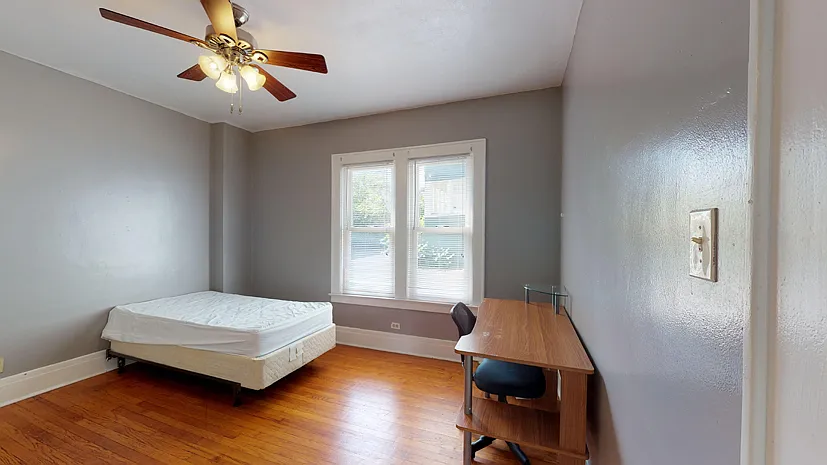 201 Comstock — Photo 4