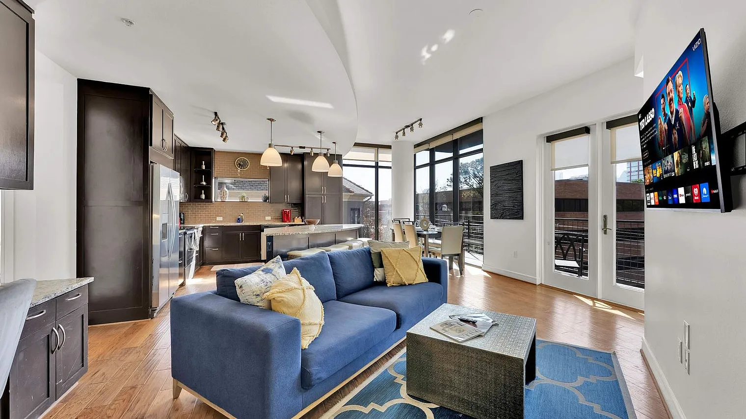 3 bed, 2.0 bath, $8,333 — Photo 2