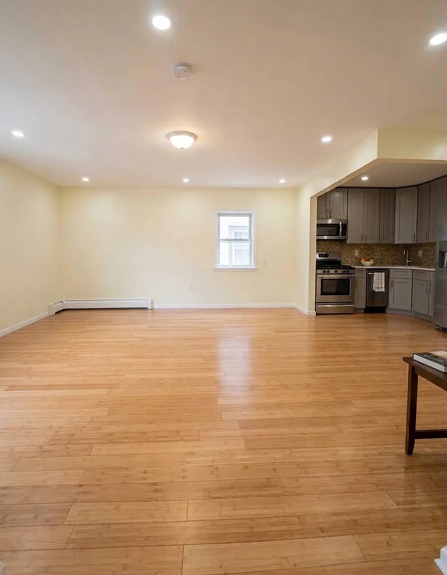 3 bed, 1100 sqft, $3,500 — Photo 2