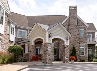 905 W Fairy Chasm Rd UNIT 202, Bayside, WI 53217